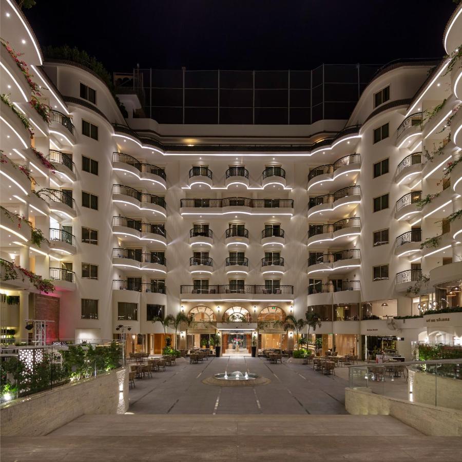 สไตเกนเบร์เกอร์ ไนล์ พาเลซ Hotel ลักซอร์ ภายนอก รูปภาพ The hotel's courtyard