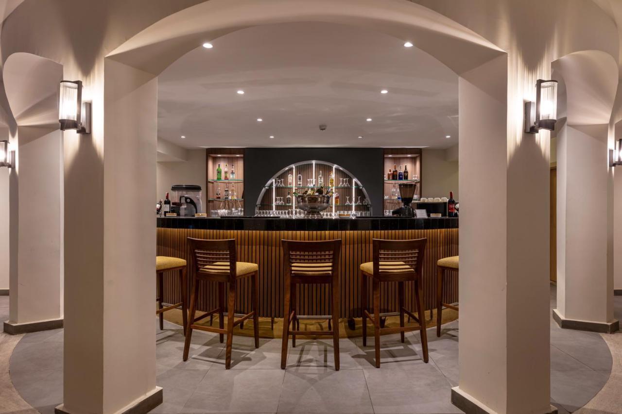 สไตเกนเบร์เกอร์ ไนล์ พาเลซ Hotel ลักซอร์ ภายนอก รูปภาพ The bar at the hotel