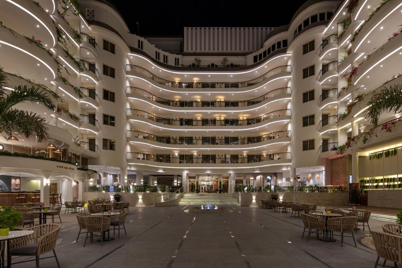 สไตเกนเบร์เกอร์ ไนล์ พาเลซ Hotel ลักซอร์ ภายนอก รูปภาพ The hotel's courtyard