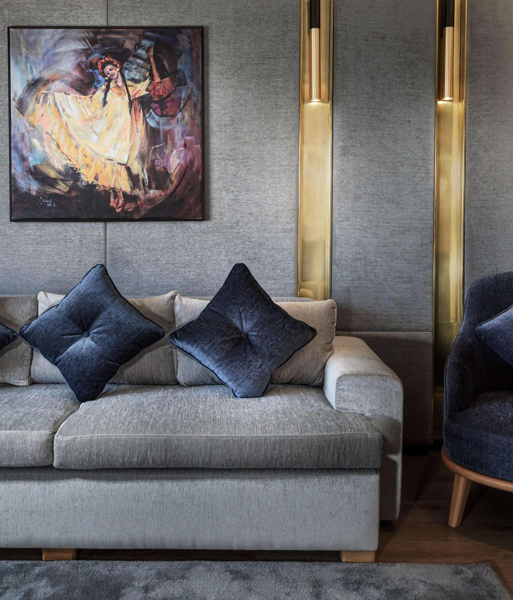 สไตเกนเบร์เกอร์ ไนล์ พาเลซ Hotel ลักซอร์ ภายนอก รูปภาพ A sofa with cushions