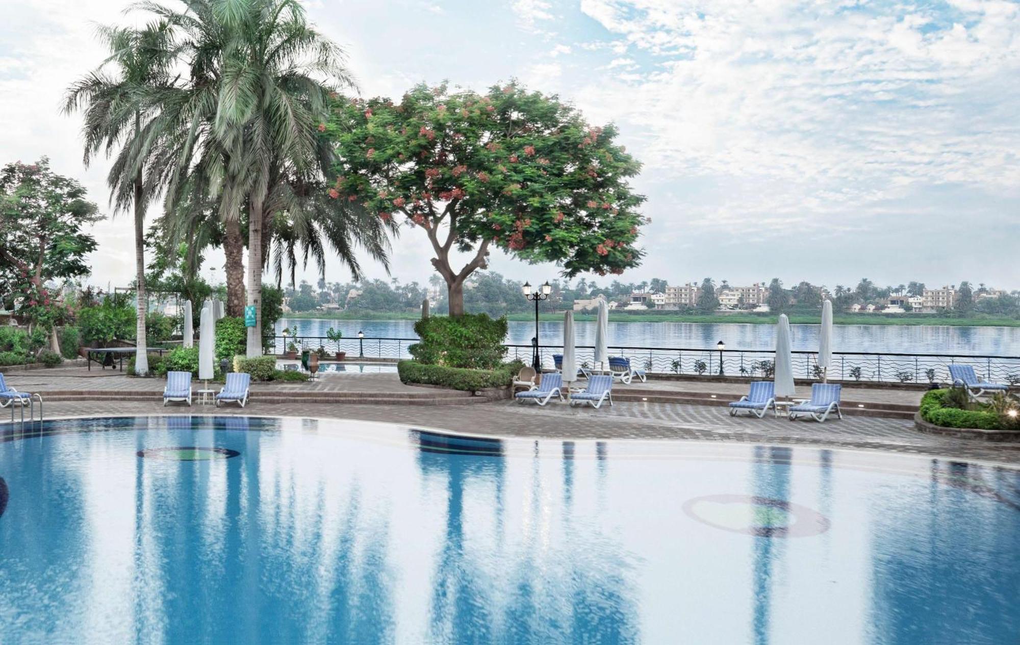 สไตเกนเบร์เกอร์ ไนล์ พาเลซ Hotel ลักซอร์ ภายนอก รูปภาพ The Nile view from the hotel