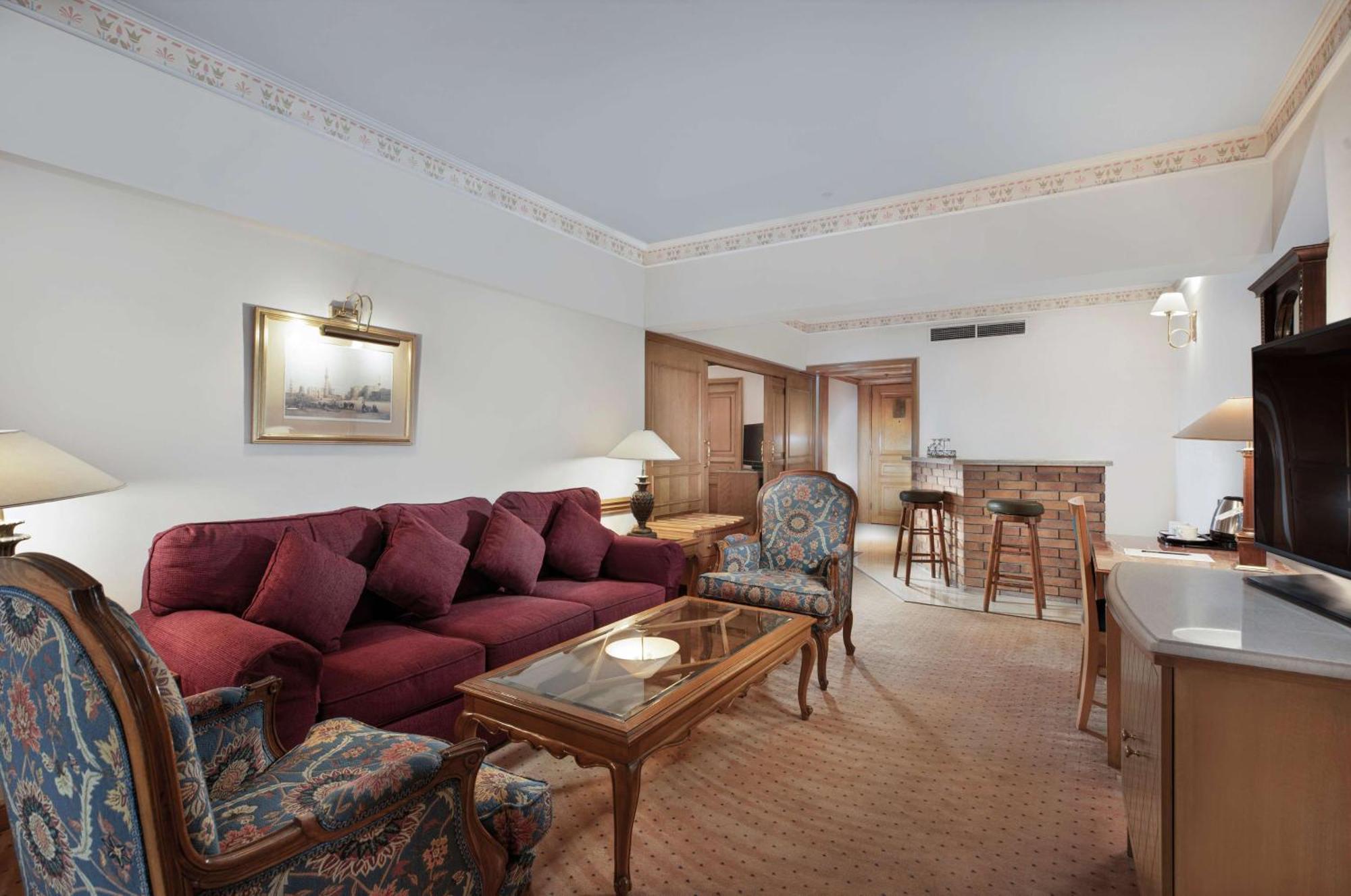 สไตเกนเบร์เกอร์ ไนล์ พาเลซ Hotel ลักซอร์ ภายนอก รูปภาพ A suite at the Grand Hotel